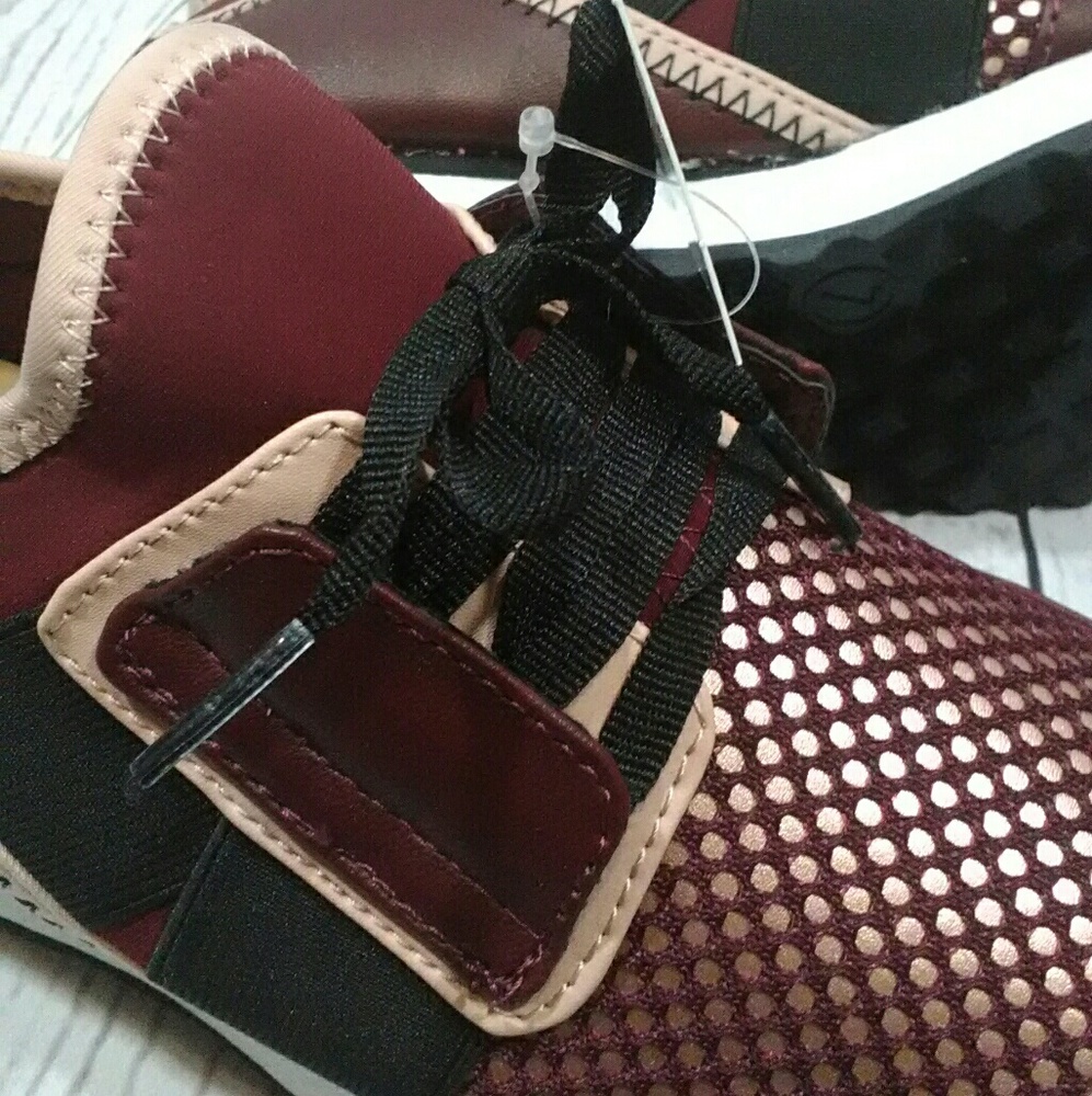 A New Day Deena Burgandy pull on shoes sneakers - Picture 2 of 8